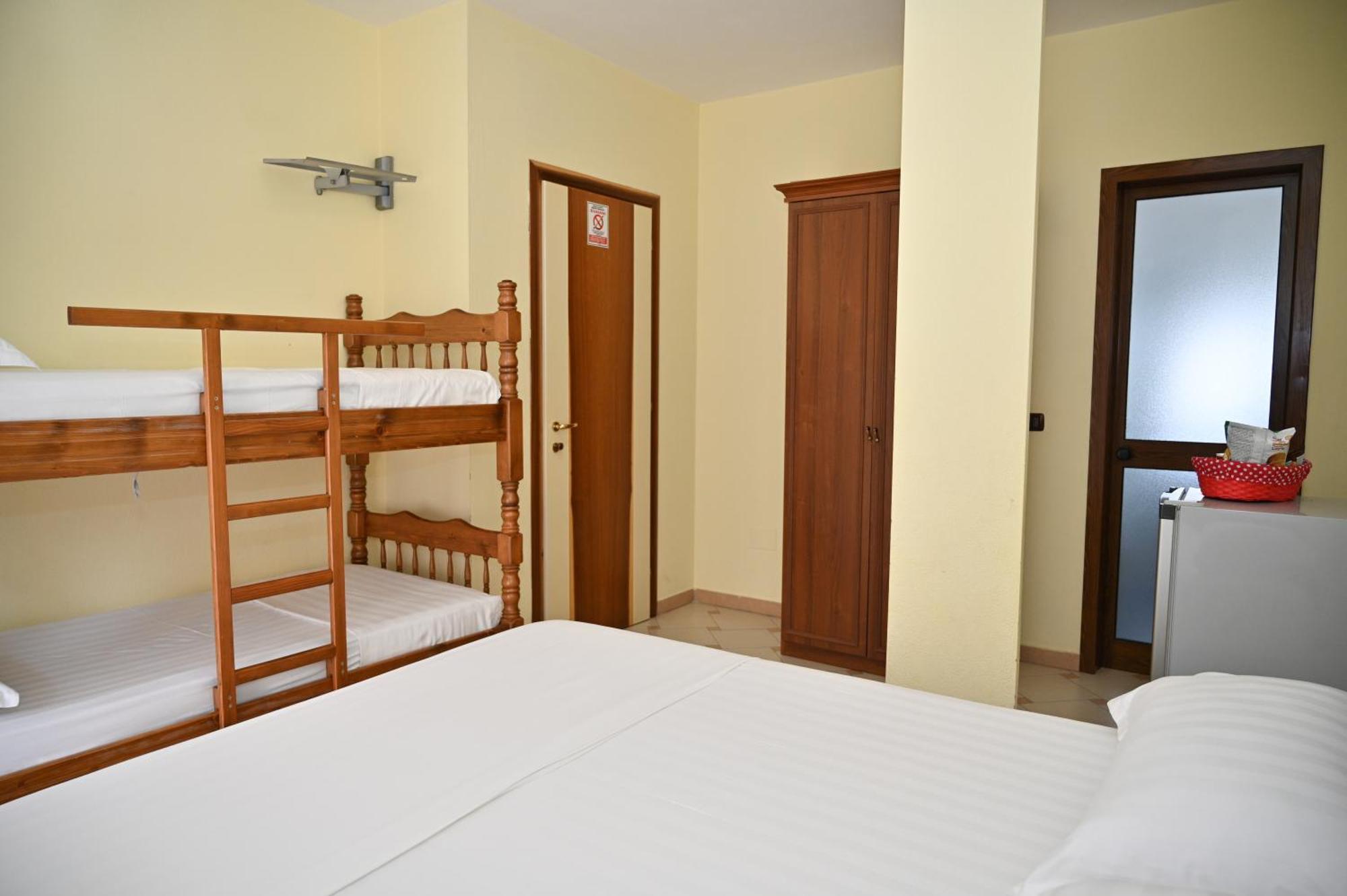 Hotel Vila Emes دراس الغرفة الصورة