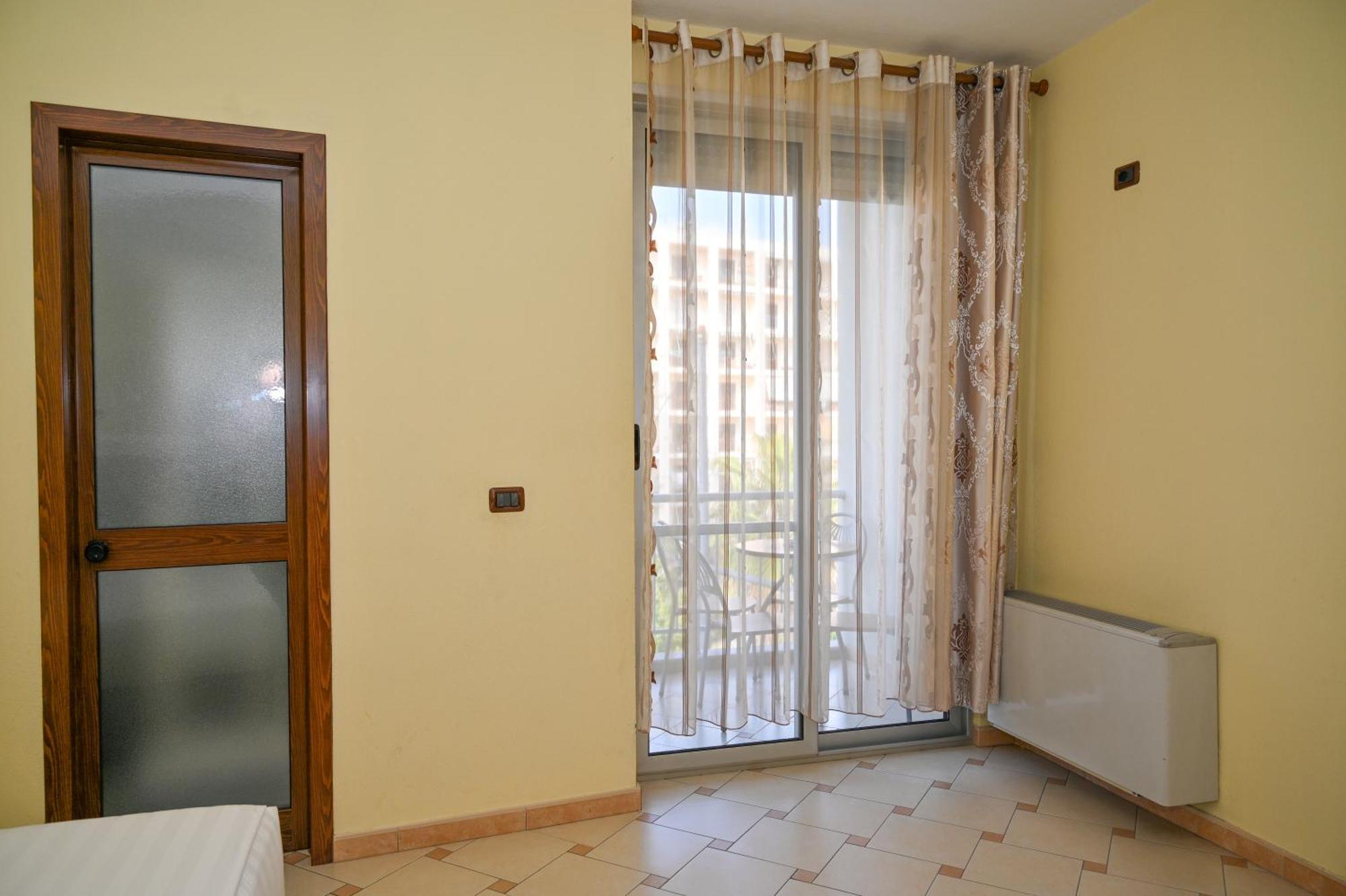 Hotel Vila Emes دراس الغرفة الصورة