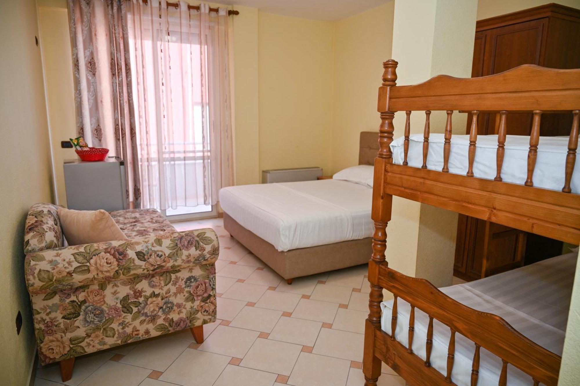 Hotel Vila Emes دراس المظهر الخارجي الصورة