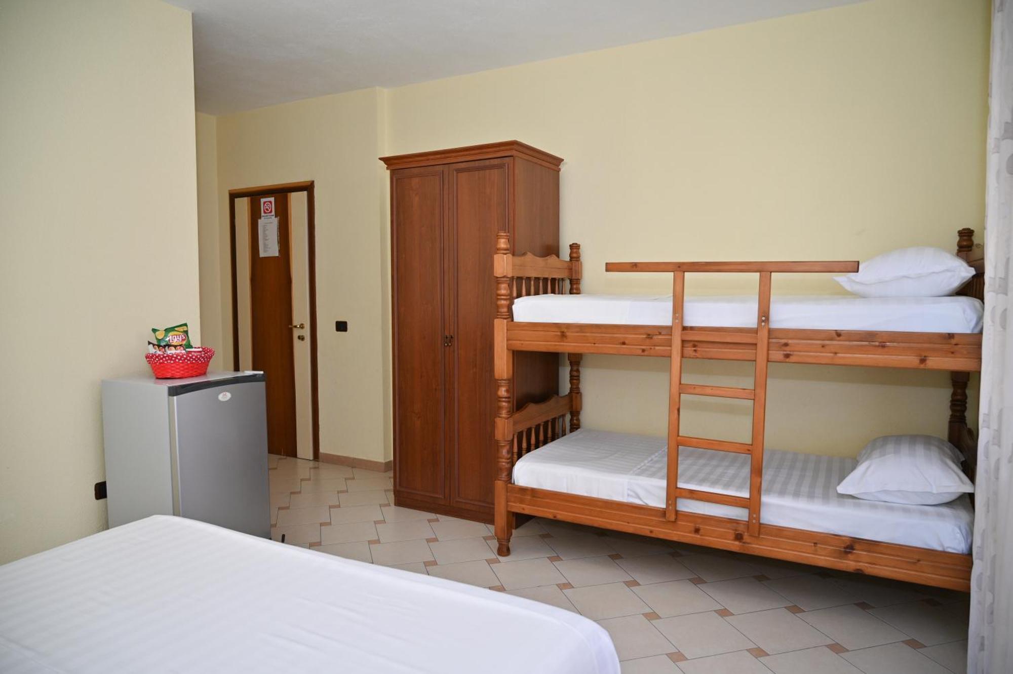 Hotel Vila Emes دراس الغرفة الصورة