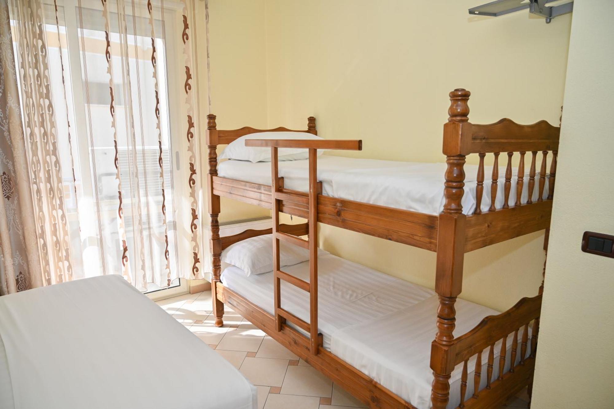 Hotel Vila Emes دراس الغرفة الصورة