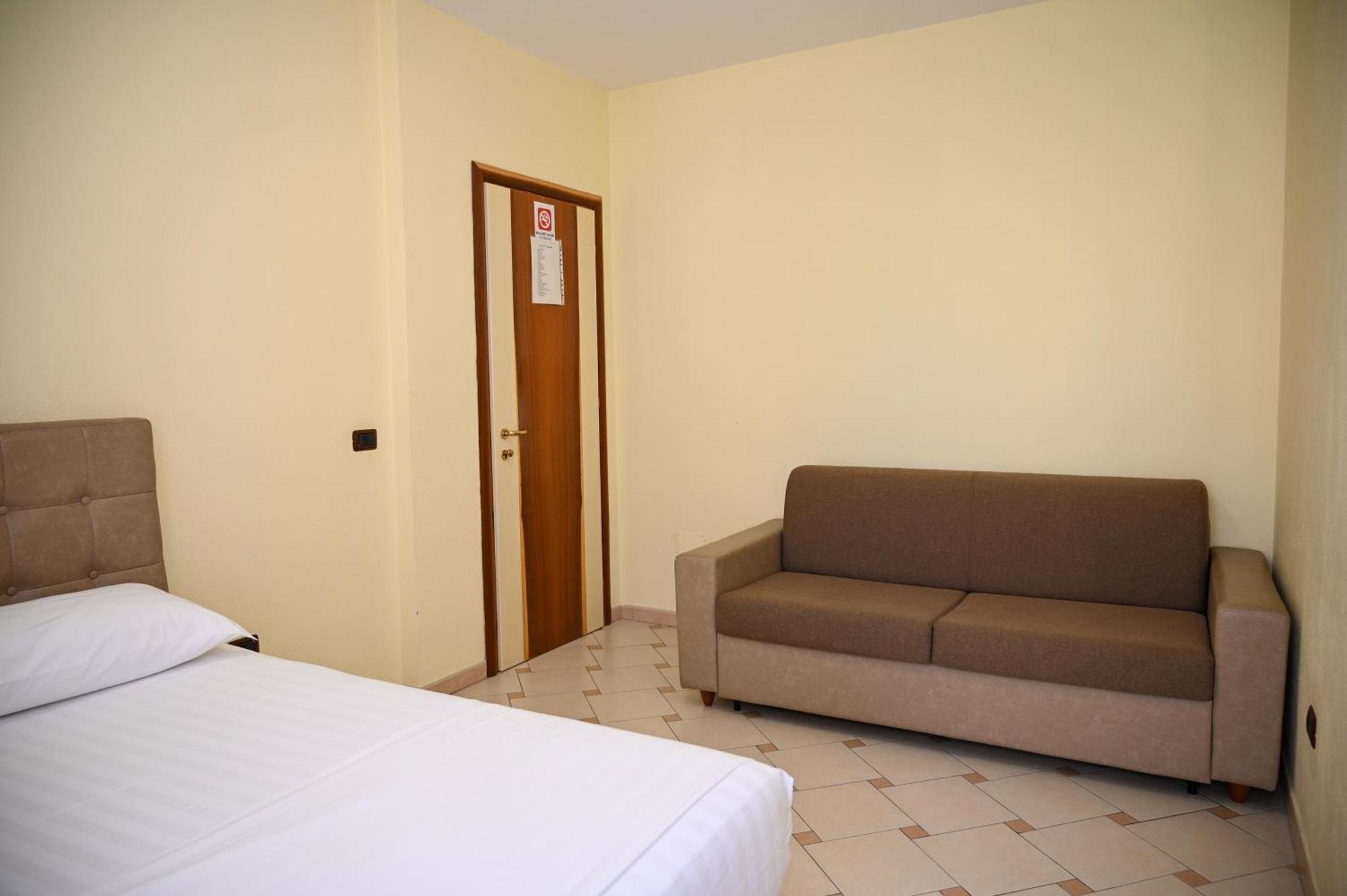 Hotel Vila Emes دراس الغرفة الصورة